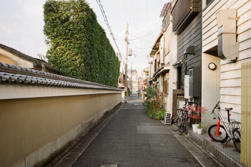 kyoto japan alleyway